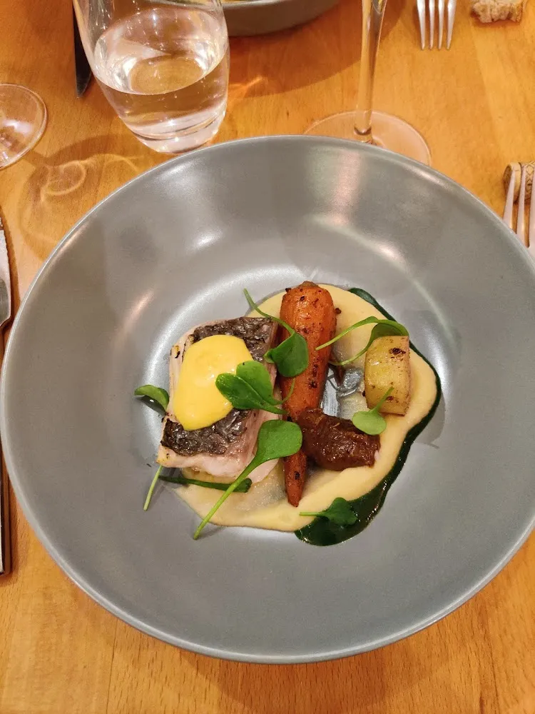 Dos de Maigre Mariné À L'orange Sanguine Carotte Ras El Hanout Condiment Pruneaux